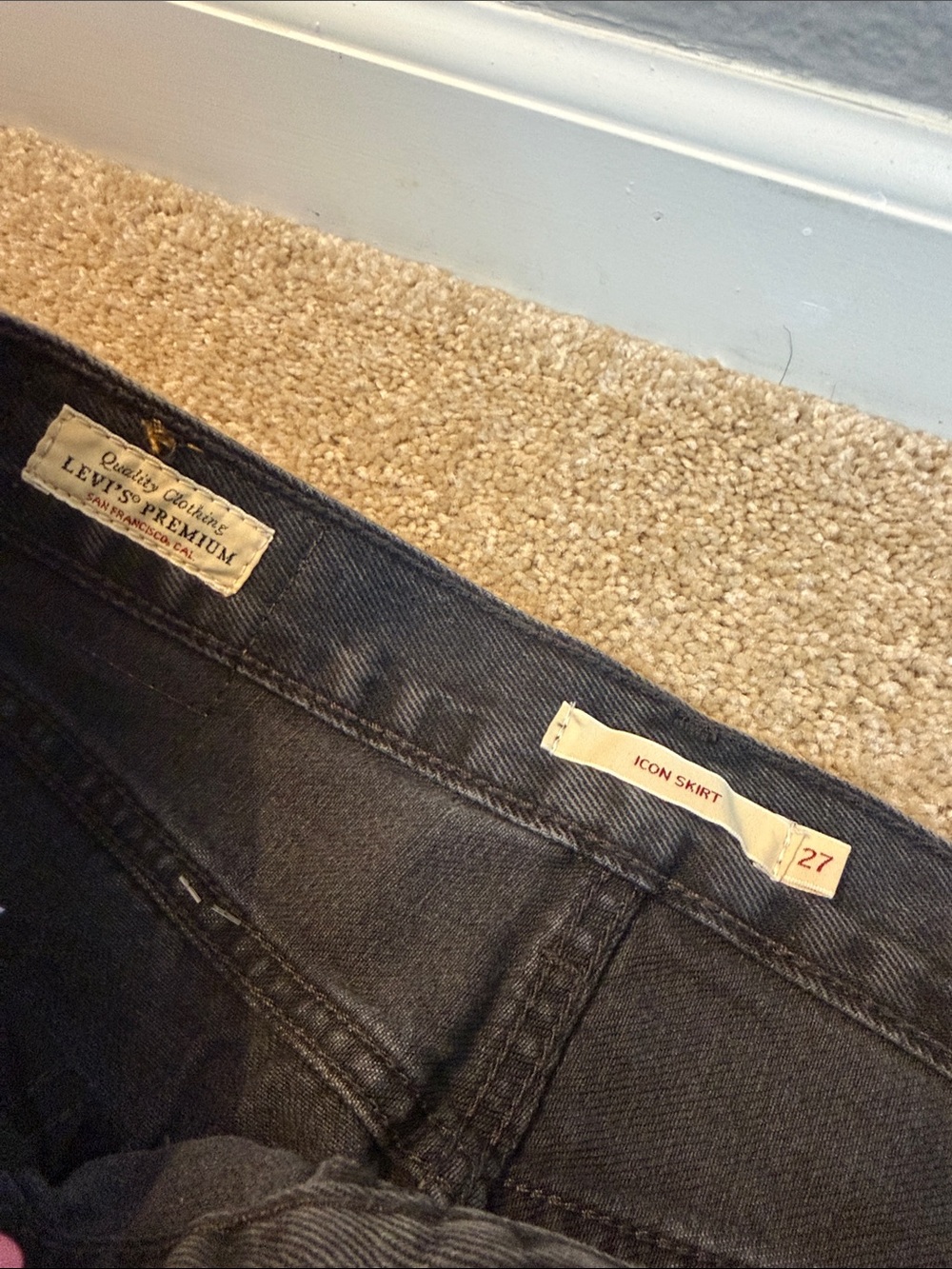 Levi’s® Icon Premium Denim Mini Skirt Faded Black Denim Button Fly Size 27 - Picture 5 of 10